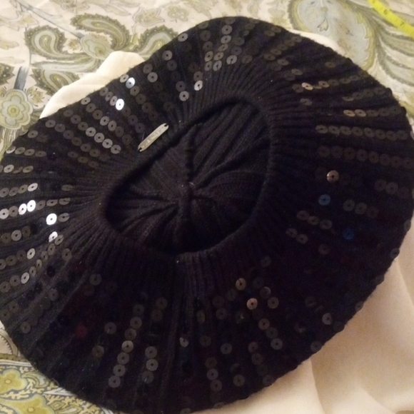 Calvin Klein Black Knit Beret Hat - Picture 4 of 12